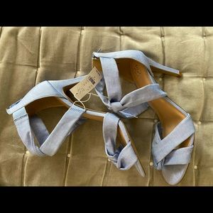 Brand new NY and company pumps!